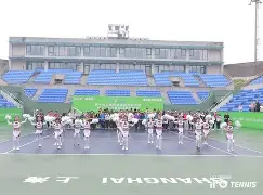  网球附加赛掀起高潮，嵩山旋风队逆转岭南麒麟队，高压逼抢奏功——边路成突破口