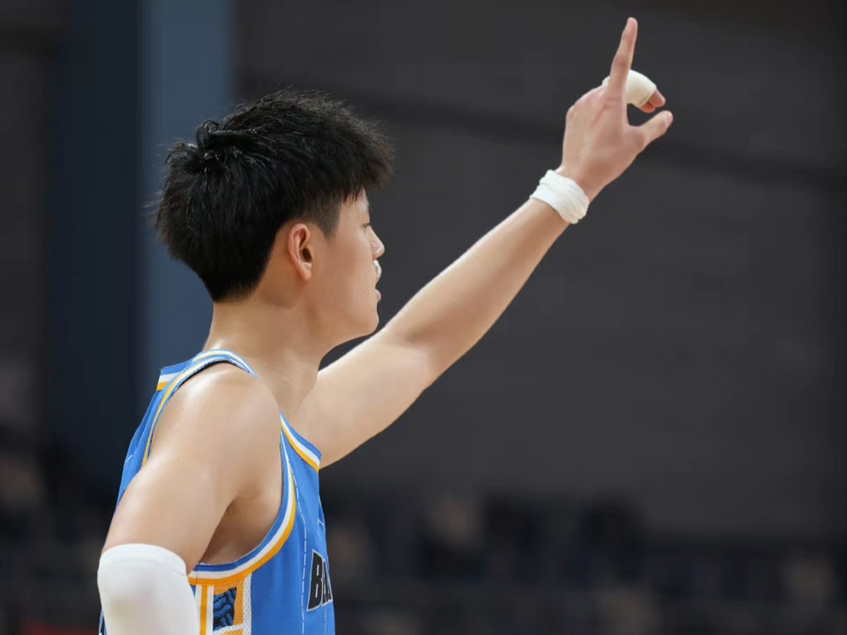 包含CBA常规赛关键时刻走向成谜,上海海港临场应变,话题不断,临场指挥获称赞的词条 包含CBA常规赛关键时刻走向成谜,上海海港临场应变,话题不断,临场指挥获称赞的词条